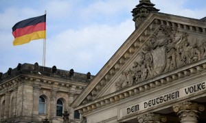 泽连斯基最担心的事发生了！455 票压倒性胜利，德国拒绝“收割”俄资产，千亿“救命钱”泡汤