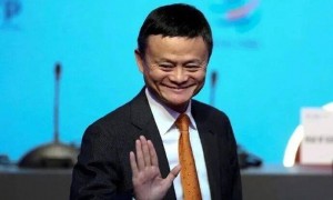 马云现身阿里园区酒吧，众人大喊“马老师”！内部人士：他回归是绝不可能的